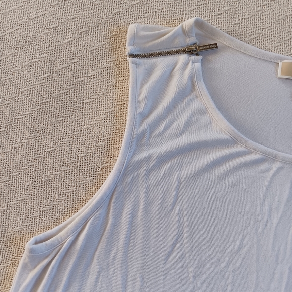 donate! Michael Kors ♡ sleeveless top - Picture 2 of 8